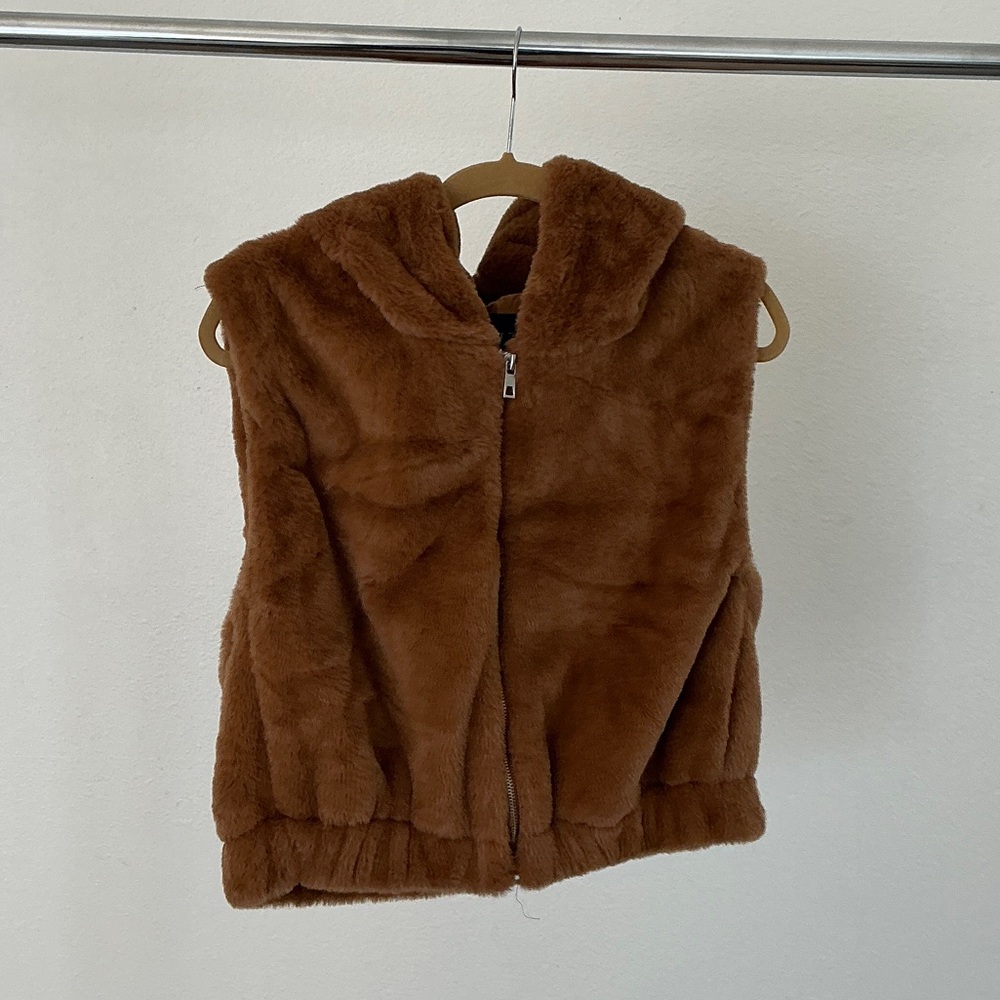 Love Tree Cropped Brown Faux Fur Vest